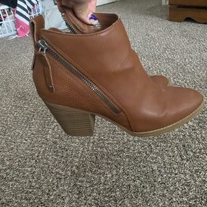 Heeled boots
